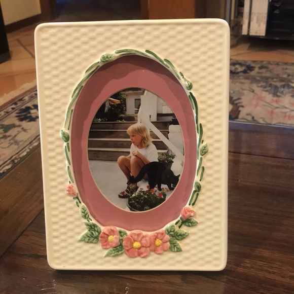 PORCELAIN STANDING PICTURE FRAME - Picture 1 of 8